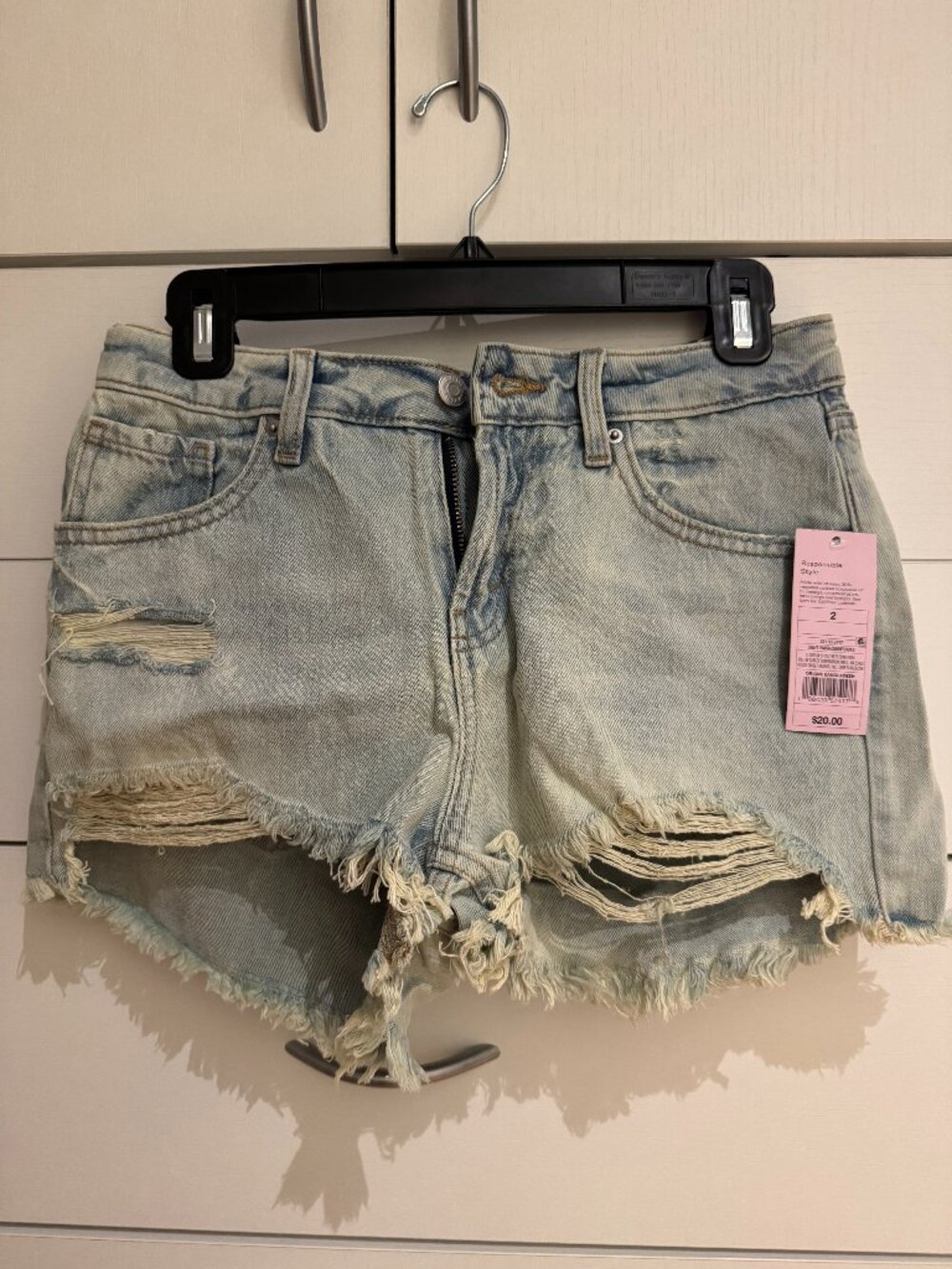 Universal Thread Light Wash Distressed Denim Shorts Size 2 NWT